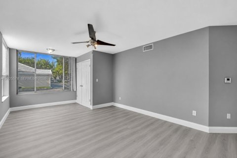 Condominio en alquiler en Oakland Park, Florida, 2 dormitorios, 96.43 m2 № 2168557 - foto 5