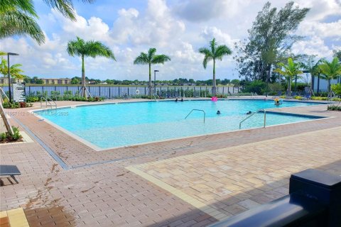 Touwnhouse à louer à Miami, Floride: 4 chambres, 178.37 m2 № 1882068 - photo 25