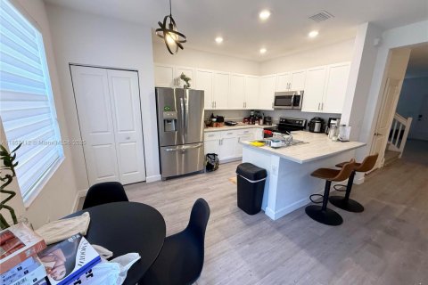 Touwnhouse à louer à Miami, Floride: 4 chambres, 178.37 m2 № 1882068 - photo 9