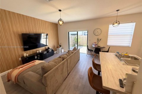 Touwnhouse à louer à Miami, Floride: 4 chambres, 178.37 m2 № 1882068 - photo 6