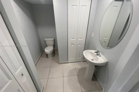 Touwnhouse à louer à Miami, Floride: 4 chambres, 178.37 m2 № 1882068 - photo 5
