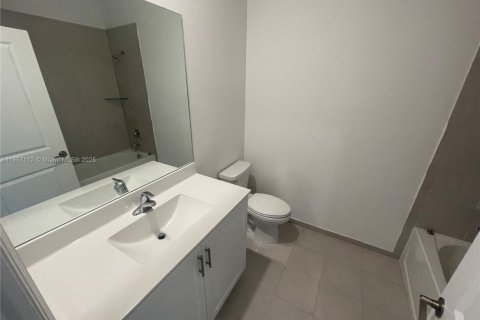 Touwnhouse à louer à Miami, Floride: 4 chambres, 178.37 m2 № 1882068 - photo 16