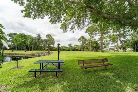 Condo in West Palm Beach, Florida, 2 bedrooms  № 1231425 - photo 1