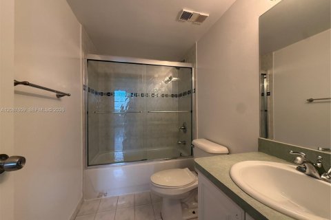 Condominio en venta en Miami, Florida, 2 dormitorios, 101.17 m2 № 2359521 - foto 3