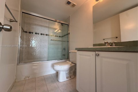 Condominio en venta en Miami, Florida, 2 dormitorios, 101.17 m2 № 2359521 - foto 13