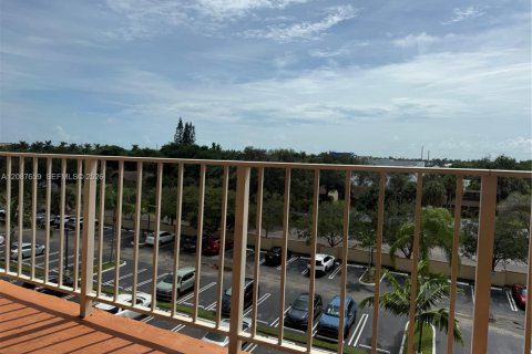 Condominio en venta en Miami, Florida, 2 dormitorios, 101.17 m2 № 2359521 - foto 16