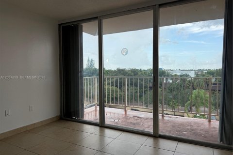 Condominio en venta en Miami, Florida, 2 dormitorios, 101.17 m2 № 2359521 - foto 2