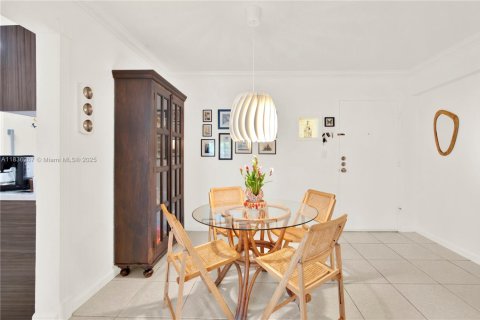 Condo in Pinecrest, Florida, 1 bedroom  № 1820213 - photo 20