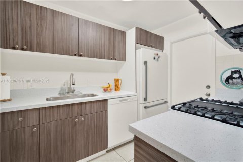 Condo in Pinecrest, Florida, 1 bedroom  № 1820213 - photo 23