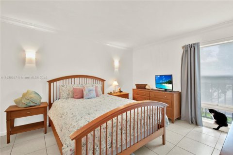 Condo in Pinecrest, Florida, 1 bedroom  № 1820213 - photo 29