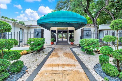 Condo in Pinecrest, Florida, 1 bedroom  № 1820213 - photo 1