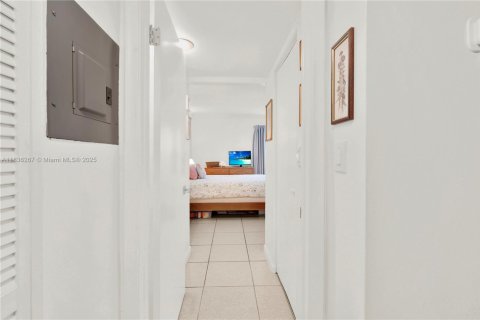 Condo in Pinecrest, Florida, 1 bedroom  № 1820213 - photo 28