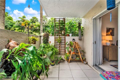 Condo in Pinecrest, Florida, 1 bedroom  № 1820213 - photo 16