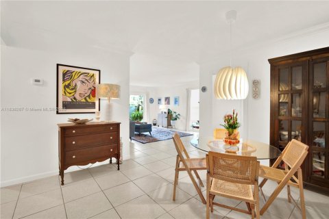 Condo in Pinecrest, Florida, 1 bedroom  № 1820213 - photo 27