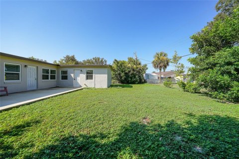 House in Port Charlotte, Florida 3 bedrooms, 140.56 sq.m. № 1894576 - photo 24