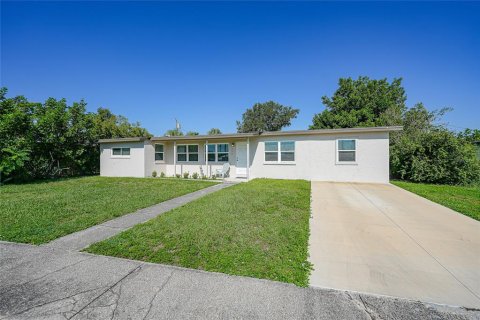 House in Port Charlotte, Florida 3 bedrooms, 140.56 sq.m. № 1894576 - photo 27