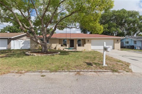 Casa en Port Richey, Florida 3 dormitorios, 156.45 m2 № 2167685