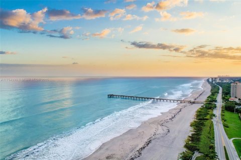 Condo in Juno Beach, Florida, 2 bedrooms  № 1730194 - photo 8