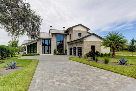 House in Tampa, Florida 5 bedrooms, 475.57 sq.m. № 1568346 - photo 1