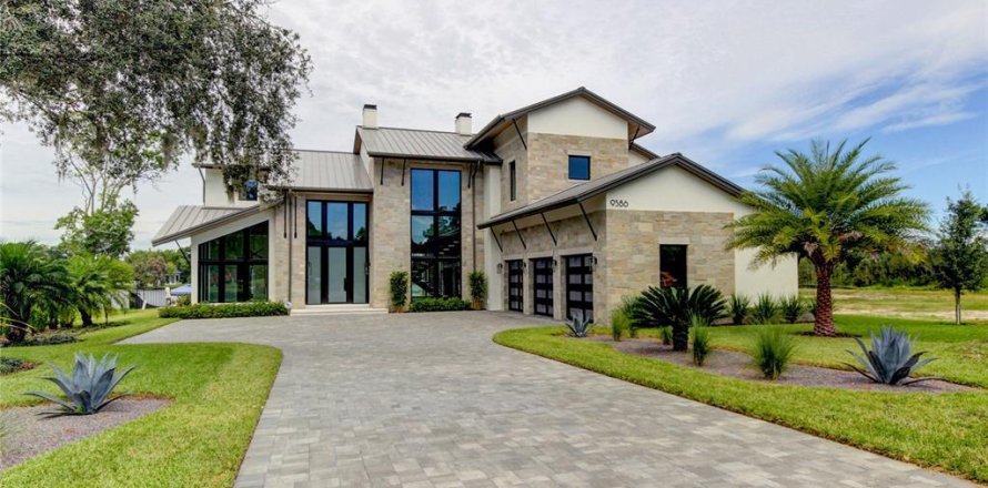 House in Tampa, Florida 5 bedrooms, 475.57 sq.m. № 1568346