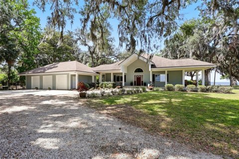 House in East Palatka, Florida 4 bedrooms, 358.14 sq.m. № 1829594 - photo 1