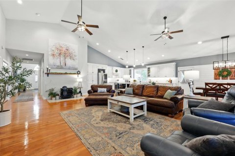 House in East Palatka, Florida 4 bedrooms, 358.14 sq.m. № 1829594 - photo 7