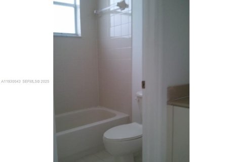 Touwnhouse à louer à Homestead, Floride: 3 chambres, 132.66 m2 № 1990518 - photo 8