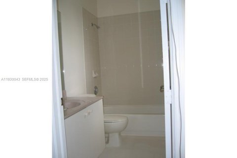 Touwnhouse à louer à Homestead, Floride: 3 chambres, 132.66 m2 № 1990518 - photo 10