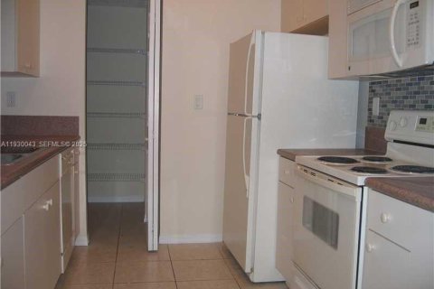 Touwnhouse à louer à Homestead, Floride: 3 chambres, 132.66 m2 № 1990518 - photo 4