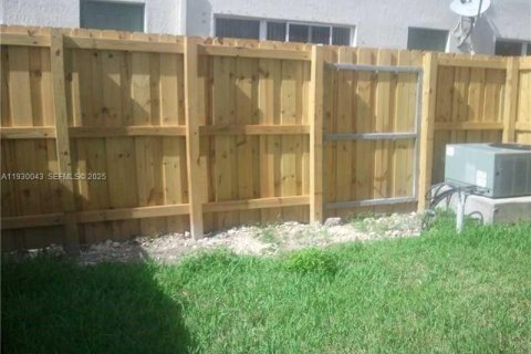 Touwnhouse à louer à Homestead, Floride: 3 chambres, 132.66 m2 № 1990518 - photo 13