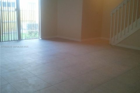 Touwnhouse à louer à Homestead, Floride: 3 chambres, 132.66 m2 № 1990518 - photo 2