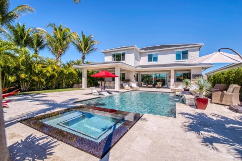 House in Palm Beach Gardens, Florida 5 bedrooms, 391.12 sq.m. № 2147128 - photo 5