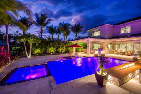 House in Palm Beach Gardens, Florida 5 bedrooms, 391.12 sq.m. № 2147128 - photo 2
