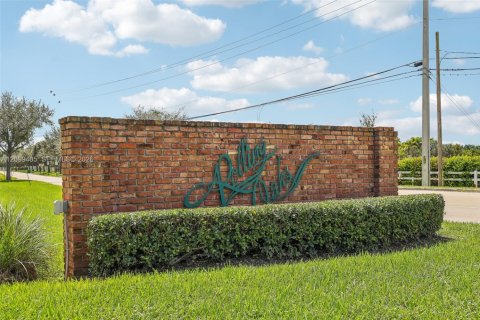 Villa ou maison à Southwest Ranches, Floride 4 chambres, 305.83 m2 № 2400588