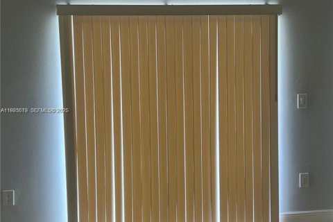 Condo in Hialeah, Florida, 1 bedroom  № 1984030 - photo 4