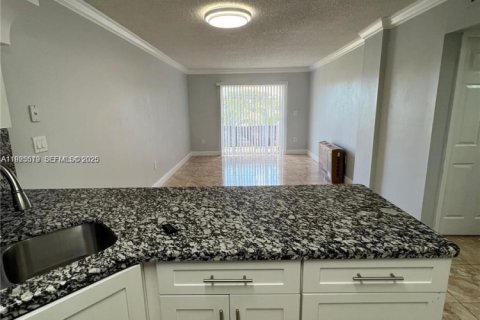 Condo in Hialeah, Florida, 1 bedroom  № 1984030 - photo 21
