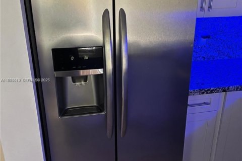 Condo in Hialeah, Florida, 1 bedroom  № 1984030 - photo 10