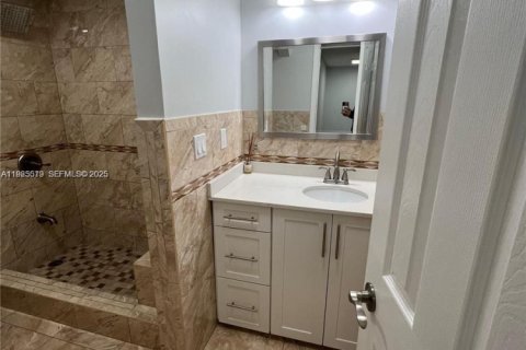Condo in Hialeah, Florida, 1 bedroom  № 1984030 - photo 14