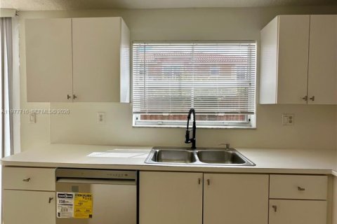 Townhouse in Miami, Florida 3 bedrooms, 141.03 sq.m. № 2044448 - photo 6