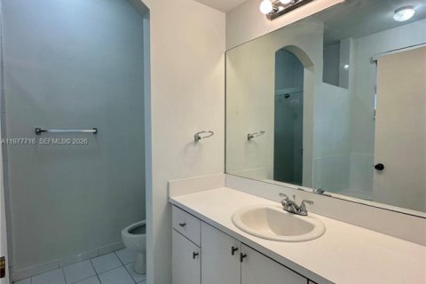 Townhouse in Miami, Florida 3 bedrooms, 141.03 sq.m. № 2044448 - photo 17