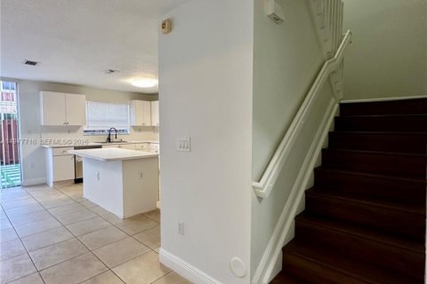 Townhouse in Miami, Florida 3 bedrooms, 141.03 sq.m. № 2044448 - photo 10