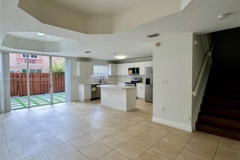 Townhouse in Miami, Florida 3 bedrooms, 141.03 sq.m. № 2044448 - photo 2