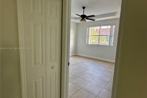 Townhouse in Miami, Florida 3 bedrooms, 141.03 sq.m. № 2044448 - photo 12