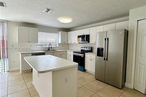 Townhouse in Miami, Florida 3 bedrooms, 141.03 sq.m. № 2044448 - photo 4