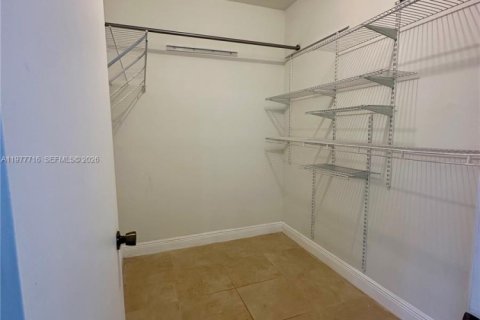 Townhouse in Miami, Florida 3 bedrooms, 141.03 sq.m. № 2044448 - photo 16