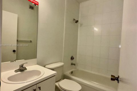 Townhouse in Miami, Florida 3 bedrooms, 141.03 sq.m. № 2044448 - photo 22