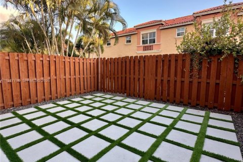 Townhouse in Miami, Florida 3 bedrooms, 141.03 sq.m. № 2044448 - photo 25