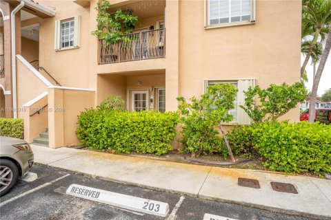 Condo à Hialeah, Floride, 3 chambres  № 2253186
