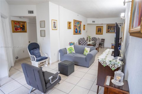 Copropriété à vendre à Hialeah, Floride: 3 chambres, 113.34 m2 № 2253186 - photo 22