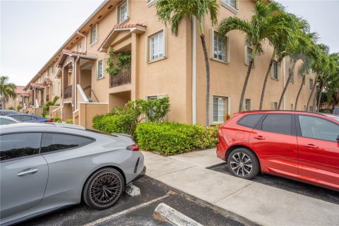 Copropriété à vendre à Hialeah, Floride: 3 chambres, 113.34 m2 № 2253186 - photo 2